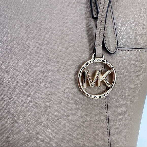 Michael Kors Tote Bag - Picture 13 of 15